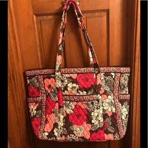 Vera Bradley large tote. Used once. Like new.